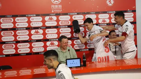 La canción de Luck Ra se convirtió en el motor anímico del vestuario y el símbolo festivo de una temporada histórica para la Cultural. Foto: Isaac Llamazares