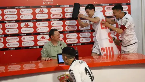 La canción de Luck Ra se convirtió en el motor anímico del vestuario y el símbolo festivo de una temporada histórica para la Cultural. Foto: Isaac Llamazares