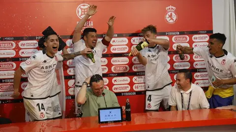 La canción de Luck Ra se convirtió en el motor anímico del vestuario y el símbolo festivo de una temporada histórica para la Cultural. Foto: Isaac Llamazares