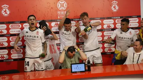 La canción de Luck Ra se convirtió en el motor anímico del vestuario y el símbolo festivo de una temporada histórica para la Cultural. Foto: Isaac Llamazares