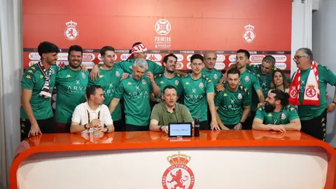 La canción de Luck Ra se convirtió en el motor anímico del vestuario y el símbolo festivo de una temporada histórica para la Cultural. Foto: Isaac Llamazares