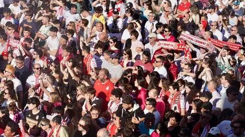 El Ayuntamiento recibe a jugadores, técnicos y directiva en una emotiva celebración donde no faltaron los vítores, la música y el agradecimiento eterno a una afición que nunca dejó de creer. Fotos: Campillo