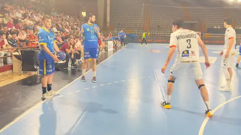 Carlos Álvarez firma su adiós soñado con un derbi para la historia. Fotos: Carlos García