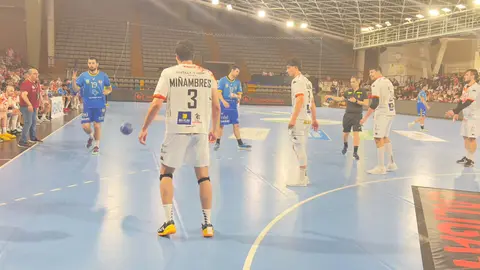 Carlos Álvarez firma su adiós soñado con un derbi para la historia. Fotos: Carlos García