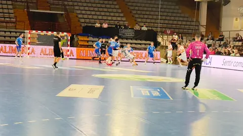 Carlos Álvarez firma su adiós soñado con un derbi para la historia. Fotos: Carlos García