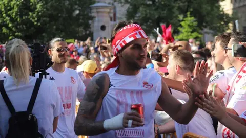 El Ayuntamiento recibe a jugadores, técnicos y directiva en una emotiva celebración donde no faltaron los vítores, la música y el agradecimiento eterno a una afición que nunca dejó de creer. Fotos: Isaac Llamazares