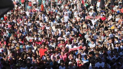 El Ayuntamiento recibe a jugadores, técnicos y directiva en una emotiva celebración donde no faltaron los vítores, la música y el agradecimiento eterno a una afición que nunca dejó de creer. Fotos: Isaac Llamazares