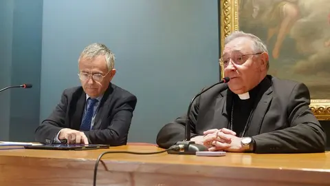 Comparecencia del vicesecretario para Asuntos Económicos de la Conferencia Episcopal Española, Fernando Giménez Barriocanal; del obispo de León, Luis Ángel de las Heras, y del ecónomo diocesano, Vicente Gutiérrez, que ofrece un análisis del ámbito de la economía y administración en la Diócesis y de iniciativas en materia de transparencia. Foto: Campillo.