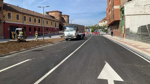 La ciudad de León vive esta semana una de sus mayores transformaciones urbanísticas recientes. Desde este lunes, 26 de mayo, han quedado abiertos al tráfico los nuevos viales en el entorno de la plaza del Espolón, un hito que marca la primera gran puesta en servicio de la conocida como 