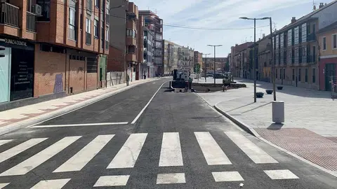 La ciudad de León vive esta semana una de sus mayores transformaciones urbanísticas recientes. Desde este lunes, 26 de mayo, han quedado abiertos al tráfico los nuevos viales en el entorno de la plaza del Espolón, un hito que marca la primera gran puesta en servicio de la conocida como 