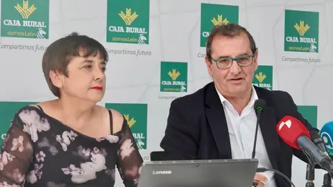 Presentación de la renovación del acuerdo de colaboración de Caja Rural con la Federación de Lucha Leonesa. Foto: Campillo.