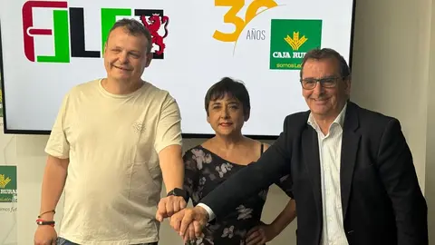 Presentación de la renovación del acuerdo de colaboración de Caja Rural con la Federación de Lucha Leonesa. Foto: Silvia García.