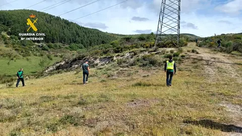 Un instante del simulacro de búsqueda realizado por la Guardia Civil en las proximidades de La Magdalena.