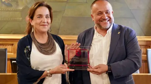 El presidente de la Diputación, Gerardo Álvarez Courel, y el resto de la corporación provincial reciben a la plantilla, cuerpo técnico y directiva de la Cultural y Deportiva Leonesa tras su ascenso a Segunda División