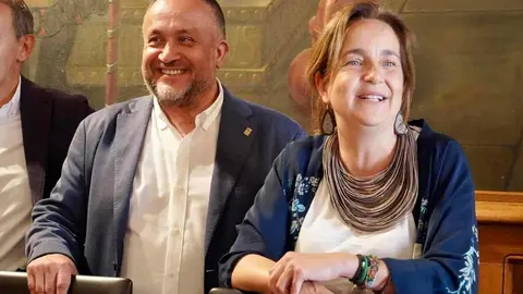 El presidente de la Diputación, Gerardo Álvarez Courel, y el resto de la corporación provincial reciben a la plantilla, cuerpo técnico y directiva de la Cultural y Deportiva Leonesa tras su ascenso a Segunda División. Foto: Campillo