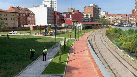 La ciudad estrena este martes 27 los nuevos viales urbanos junto a Matallana tras las obras de ese área, pero continúa sin definir una solución para la llegada del tren al corazón leonés, interrumpida desde 2011. Fotos: Alfonso F. Reca