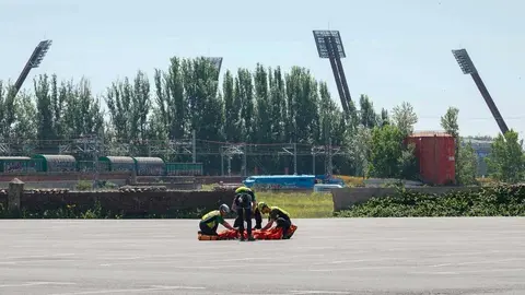 El general jefe del Mando de Artillería de Campaña y Comandante Militar de León, Antonio Mongío, preside un acto de izado de bandera con motivo de la celebración del Día de las Fuerzas Armadas. Jornada de exposición de medios del Ejército de Tierra y la Guardia Civil en el Palacio de Exposiciones de León con motivo del Día de las Fuerzas Armadas. Fotos: Campillo