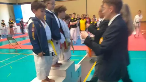 Más de 200 deportistas compitieron en kata y parakarate buscando la clasificación para el autonómico de La Bañeza.