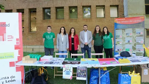 El Campus de Vegazana de la ULE ha acogido esta miércoles actividades con motivo del 'Día Internacional del Reciclaje'.