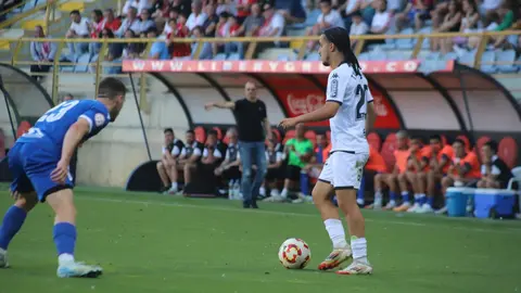 La Cultural iguala en el último suspiro ante el Ceuta (2-2) en el partido de ida de la final de campeones de Primera RFEF, en un Reino de León volcado con su equipo en la despedida como local tras el ascenso. Fotos: Isaac Llamazares