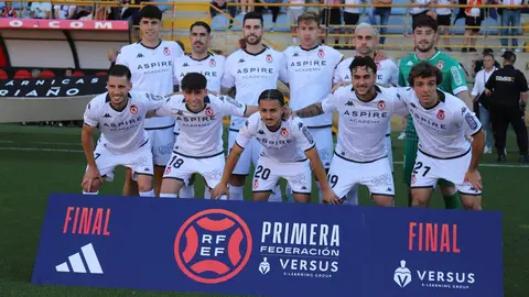 La Cultural iguala en el último suspiro ante el Ceuta (2-2) en el partido de ida de la final de campeones de Primera RFEF, en un Reino de León volcado con su equipo en la despedida como local tras el ascenso. Fotos: Isaac Llamazares