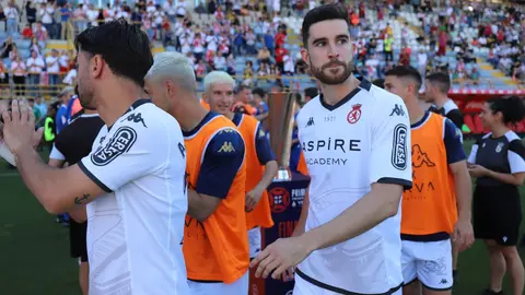 La Cultural iguala en el último suspiro ante el Ceuta (2-2) en el partido de ida de la final de campeones de Primera RFEF, en un Reino de León volcado con su equipo en la despedida como local tras el ascenso. Fotos: Isaac Llamazares