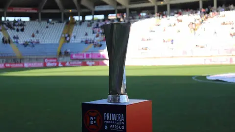 La Cultural iguala en el último suspiro ante el Ceuta (2-2) en el partido de ida de la final de campeones de Primera RFEF, en un Reino de León volcado con su equipo en la despedida como local tras el ascenso. Fotos: Isaac Llamazares