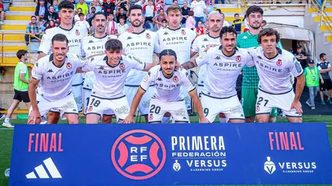 La Cultural iguala en el último suspiro ante el Ceuta (2-2) en el partido de ida de la final de campeones de Primera RFEF, en un Reino de León volcado con su equipo en la despedida como local tras el ascenso. Fotos: Isaac Llamazares