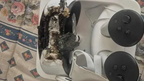 Lo que prometía ser una simple sesión de realidad virtual acabó en una escena de angustia, fuego y lesiones. Ángel Miranda, un joven de León, había estrenado recientemente sus gafas de realidad mixta Meta Quest 3S.