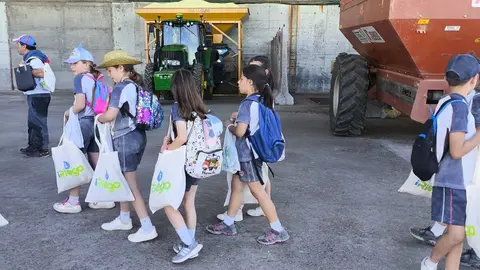 IRiego acerca el valor del medio rural a más de 80 alumnos de Primaria del Colegio Leonés.