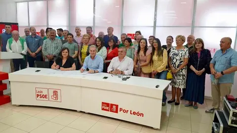 Celebración de la asamblea general extraordinaria en la Agrupación Municipal del Partido Socialista de León. Foto: Campillo