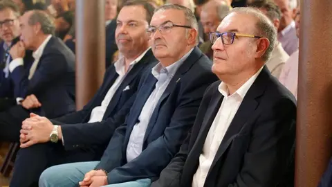 Una nueva cabecera, cargada de retos. Heraldo de León (heraldodeleon.es) se ha presentado este jueves ante los leoneses en el primer acto oficial en León capital desde su lanzamiento el pasado mes de enero. Más de 200 invitados acuden a la puesta de largo de un nuevo medio digital en León que 