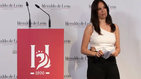 Una nueva cabecera, cargada de retos. Heraldo de León (heraldodeleon.es) se ha presentado este jueves ante los leoneses en el primer acto oficial en León capital desde su lanzamiento el pasado mes de enero. Más de 200 invitados acuden a la puesta de largo de un nuevo medio digital en León que 