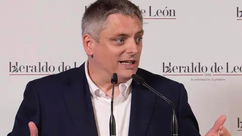 Una nueva cabecera, cargada de retos. Heraldo de León (heraldodeleon.es) se ha presentado este jueves ante los leoneses en el primer acto oficial en León capital desde su lanzamiento el pasado mes de enero. Más de 200 invitados acuden a la puesta de largo de un nuevo medio digital en León que 