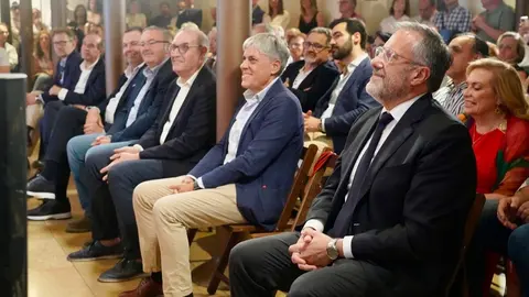 Una nueva cabecera, cargada de retos. Heraldo de León (heraldodeleon.es) se ha presentado este jueves ante los leoneses en el primer acto oficial en León capital desde su lanzamiento el pasado mes de enero. Más de 200 invitados acuden a la puesta de largo de un nuevo medio digital en León que 