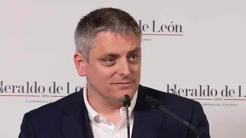 Una nueva cabecera, cargada de retos. Heraldo de León (heraldodeleon.es) se ha presentado este jueves ante los leoneses en el primer acto oficial en León capital desde su lanzamiento el pasado mes de enero. Más de 200 invitados acuden a la puesta de largo de un nuevo medio digital en León que 