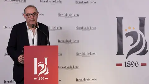 Una nueva cabecera, cargada de retos. Heraldo de León (heraldodeleon.es) se ha presentado este jueves ante los leoneses en el primer acto oficial en León capital desde su lanzamiento el pasado mes de enero. Más de 200 invitados acuden a la puesta de largo de un nuevo medio digital en León que 