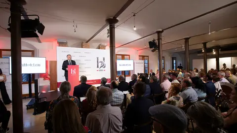 Una nueva cabecera, cargada de retos. Heraldo de León (heraldodeleon.es) se ha presentado este jueves ante los leoneses en el primer acto oficial en León capital desde su lanzamiento el pasado mes de enero. Más de 200 invitados acuden a la puesta de largo de un nuevo medio digital en León que 