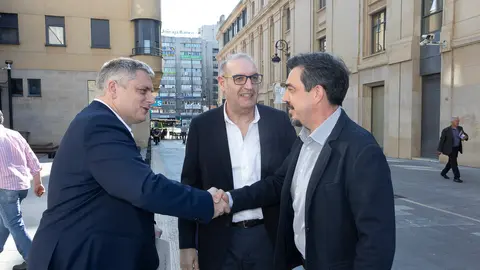 Una nueva cabecera, cargada de retos. Heraldo de León (heraldodeleon.es) se ha presentado este jueves ante los leoneses en el primer acto oficial en León capital desde su lanzamiento el pasado mes de enero. Más de 200 invitados acuden a la puesta de largo de un nuevo medio digital en León que 