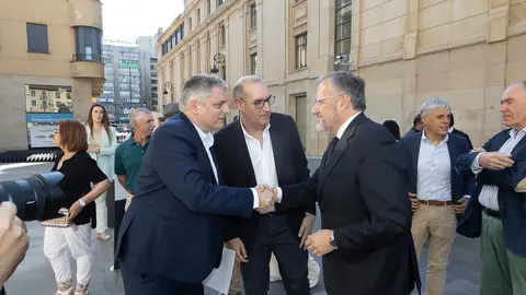 Una nueva cabecera, cargada de retos. Heraldo de León (heraldodeleon.es) se ha presentado este jueves ante los leoneses en el primer acto oficial en León capital desde su lanzamiento el pasado mes de enero. Más de 200 invitados acuden a la puesta de largo de un nuevo medio digital en León que 