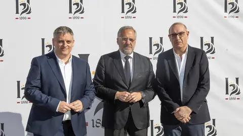 Una nueva cabecera, cargada de retos. Heraldo de León (heraldodeleon.es) se ha presentado este jueves ante los leoneses en el primer acto oficial en León capital desde su lanzamiento el pasado mes de enero. Más de 200 invitados acuden a la puesta de largo de un nuevo medio digital en León que 