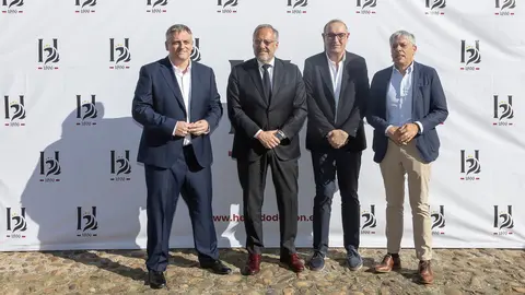 Una nueva cabecera, cargada de retos. Heraldo de León (heraldodeleon.es) se ha presentado este jueves ante los leoneses en el primer acto oficial en León capital desde su lanzamiento el pasado mes de enero. Más de 200 invitados acuden a la puesta de largo de un nuevo medio digital en León que 