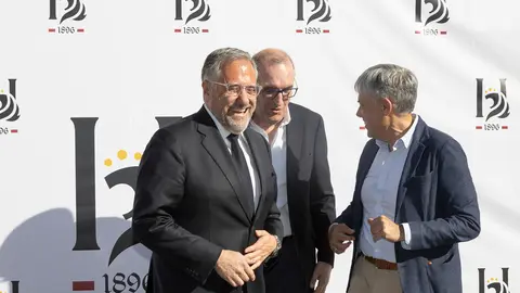 Una nueva cabecera, cargada de retos. Heraldo de León (heraldodeleon.es) se ha presentado este jueves ante los leoneses en el primer acto oficial en León capital desde su lanzamiento el pasado mes de enero. Más de 200 invitados acuden a la puesta de largo de un nuevo medio digital en León que 