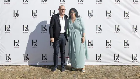 El nuevo medio se presenta ante una amplia representación institucional, empresarial y social, con un mensaje firme en favor del periodismo honesto y la pluralidad informativa. Foto: caraAcara