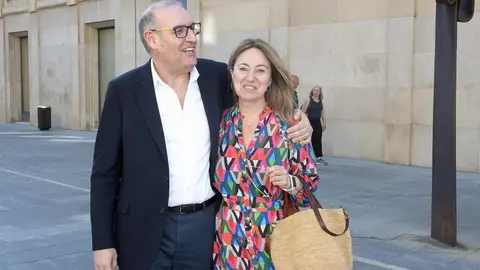 El nuevo medio se presenta ante una amplia representación institucional, empresarial y social, con un mensaje firme en favor del periodismo honesto y la pluralidad informativa. Foto: caraAcara