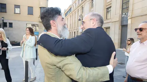 El nuevo medio se presenta ante una amplia representación institucional, empresarial y social, con un mensaje firme en favor del periodismo honesto y la pluralidad informativa. Foto: caraAcara