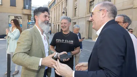 El nuevo medio se presenta ante una amplia representación institucional, empresarial y social, con un mensaje firme en favor del periodismo honesto y la pluralidad informativa. Foto: caraAcara