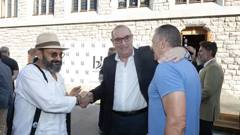 El nuevo medio se presenta ante una amplia representación institucional, empresarial y social, con un mensaje firme en favor del periodismo honesto y la pluralidad informativa. Foto: caraAcara