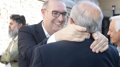 El nuevo medio se presenta ante una amplia representación institucional, empresarial y social, con un mensaje firme en favor del periodismo honesto y la pluralidad informativa. Foto: caraAcara