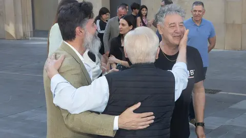 El nuevo medio se presenta ante una amplia representación institucional, empresarial y social, con un mensaje firme en favor del periodismo honesto y la pluralidad informativa. Foto: caraAcara